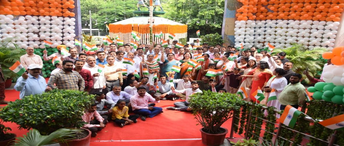 On the occasion of 77th Independence Day, Commissioner, KVS Smt. Nidhi Pandey hoisted the National Flag at KVS Headquarters in New Delhi.